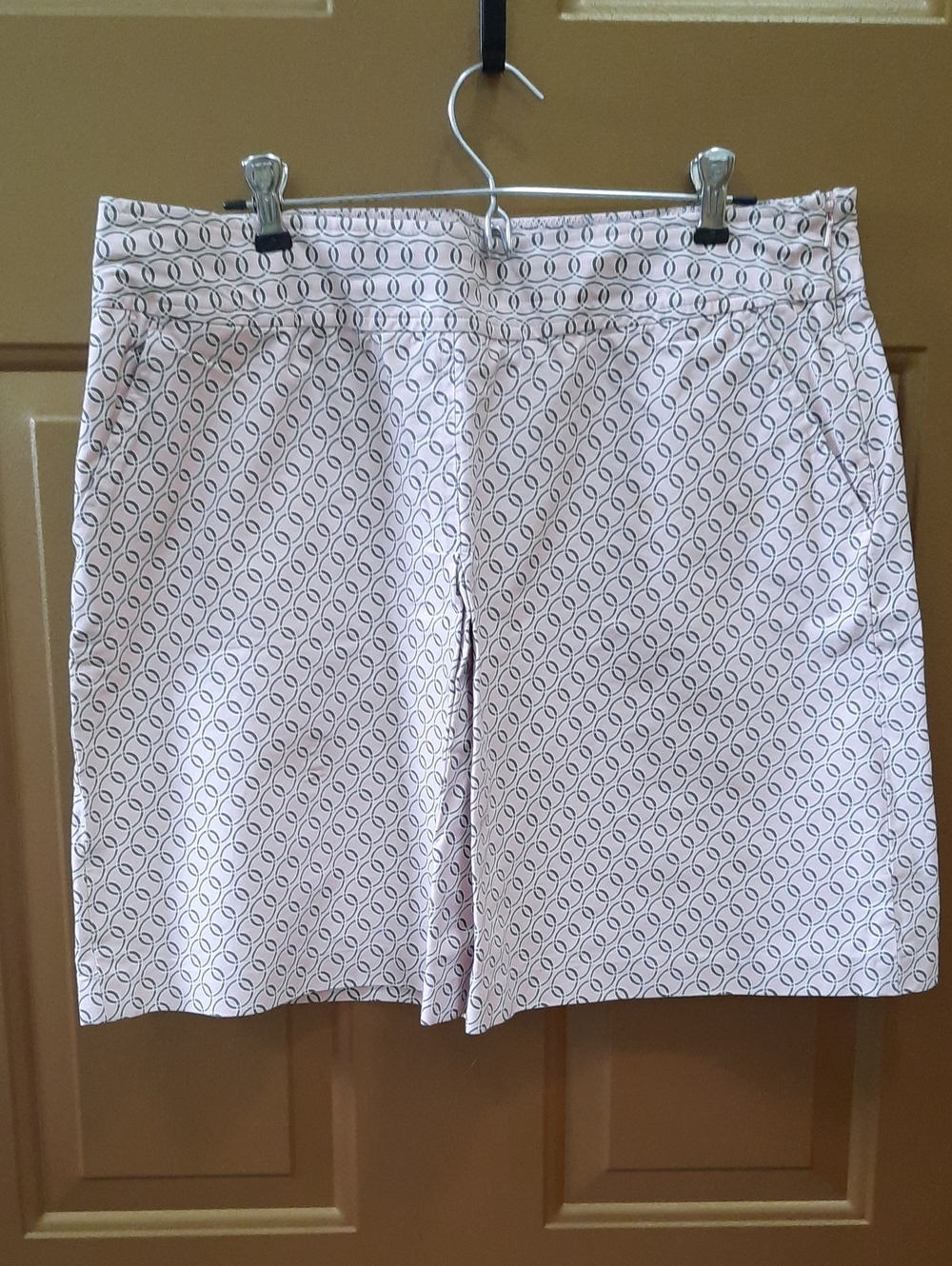 Tommy Bahama Light Pink Skirt with Grey Chain Pattern